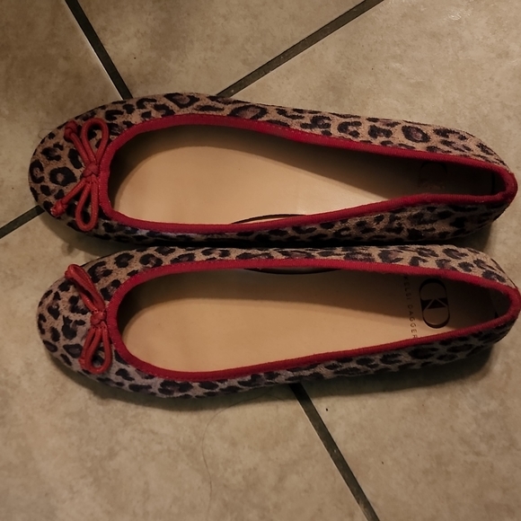 Shoes - Picture 1 of 3